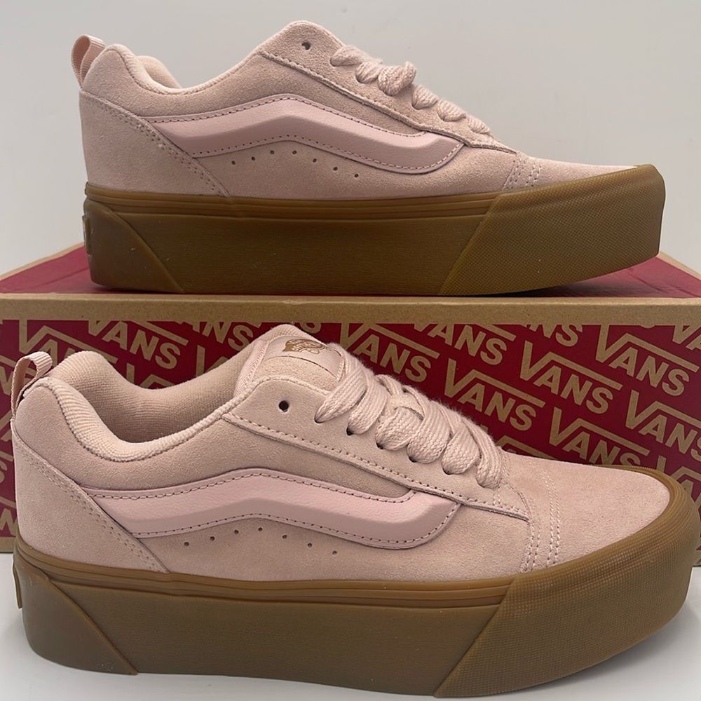 Vans WMNS Knu Stack Rose Smoke/Gum
VN000CP6CYA Platforms Sneakers